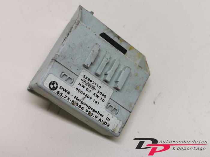 Używane Modul alarmu BMW 3 serie (E46/2) 330 Ci 24V Cena € 11,70 Procedura marży oferowane przez DP Auto-onderdelen & Demontage