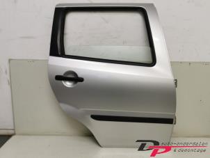 Używane Drzwi prawe tylne wersja 4-drzwiowa Daihatsu YRV (M2) 1.3 16V DVVT Cena € 45,00 Procedura marży oferowane przez DP Auto-onderdelen & Demontage