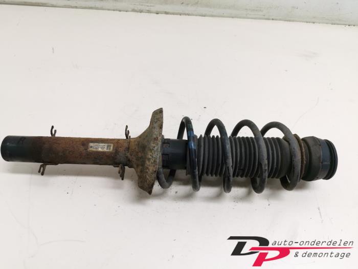 Front shock absorber rod, right from a Volkswagen Bora (1J2) 1.9 TDI 100 2002