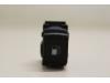 Tank cap cover switch from a Volkswagen Passat (3B3), 2000 / 2005 2.0, Saloon, 4-dr, Petrol, 1,984cc, 85kW (116pk), FWD, AZM; EURO4, 2000-11 / 2005-03, 3B3 2001