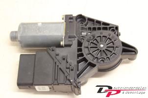 Używane Silnik szyby drzwiowej Volkswagen Passat (3B3) 2.0 Cena € 10,80 Procedura marży oferowane przez DP Auto-onderdelen & Demontage