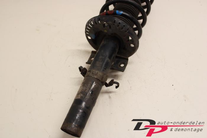 Front shock absorber rod, right from a Volkswagen Fox (5Z) 1.4 TDI 2007