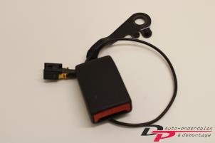 Usagé Attache ceinture arrière gauche Citroen C4 Picasso (UD/UE/UF) 1.8 16V Prix € 13,50 Règlement à la marge proposé par DP Auto-onderdelen & Demontage