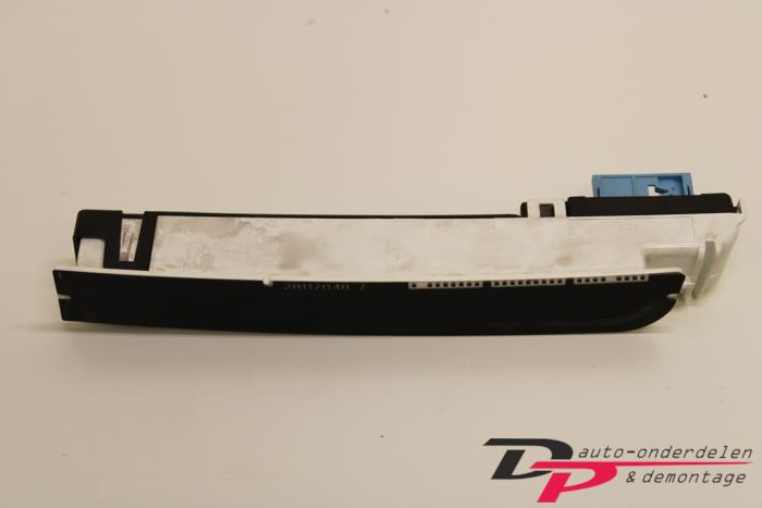 Begagnade Innerdisplay Citroen C4 Picasso (UD/UE/UF) 1.8 16V Pris € 7,20 Marginaltabell erbjuds av DP Auto-onderdelen & Demontage