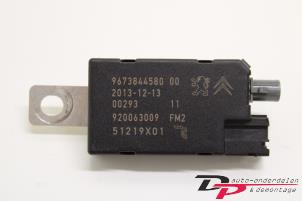 Used Antenna Amplifier Citroen DS5 (KD/KF) 2.0 165 HYbrid4 16V Price € 25,00 Margin scheme offered by DP Auto-onderdelen & Demontage