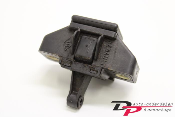Tailgate lock mechanism from a Renault Twingo (C06) 1.2 SPi Phase I 1995