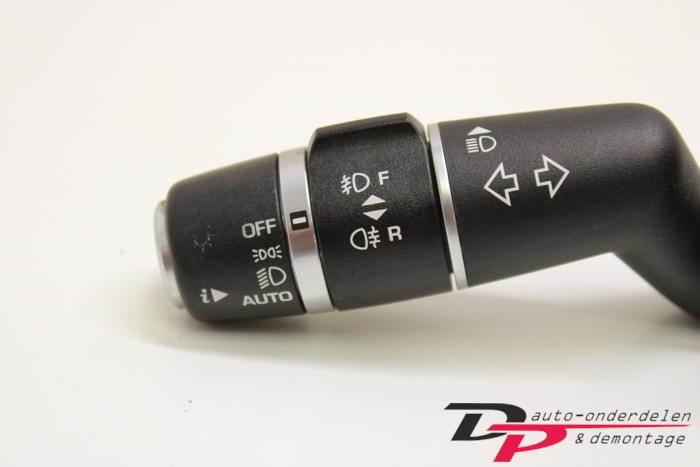 Indicator switch from a Land Rover Range Rover Evoque (LVJ/LVS) 2.2 SD4 16V Coupe 2012