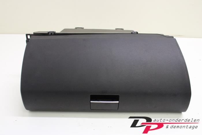 Begagnade Handskfack Mercedes A (W169) 1.5 A-150 5-Drs. Pris € 14,87 Marginaltabell erbjuds av DP Auto-onderdelen & Demontage