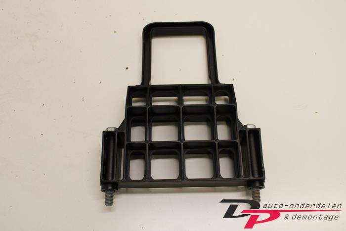 Battery box from a Mercedes-Benz A (W169) 1.5 A-150 5-Drs. 2005