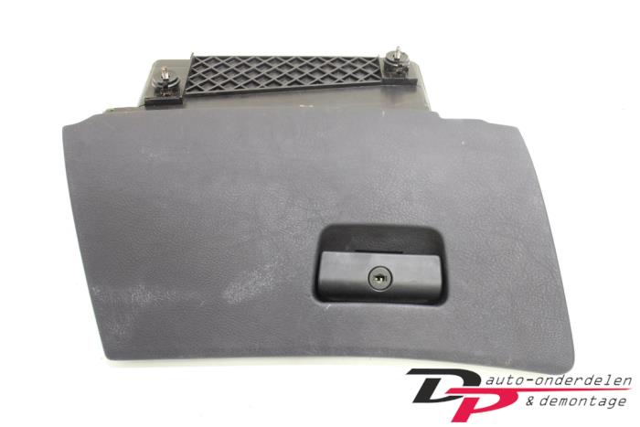 Begagnade Handskfack BMW 5 serie (E39) 523i 24V Pris € 15,00 Marginaltabell erbjuds av DP Auto-onderdelen & Demontage