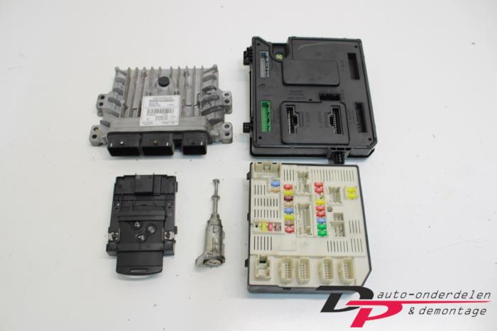 Used Ignition lock + computer Renault Megane III Berline (BZ) 1.5 dCi 90 Price € 68,85 Margin scheme offered by DP Auto-onderdelen & Demontage