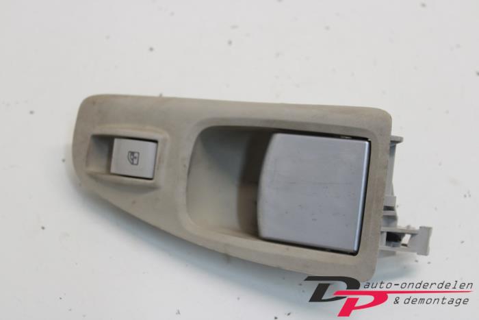 Usados Interruptor de ventanilla eléctrica Fiat Idea (350AX) 1.4 16V Precio € 8,50 Norma de margen ofrecido por DP Auto-onderdelen & Demontage
