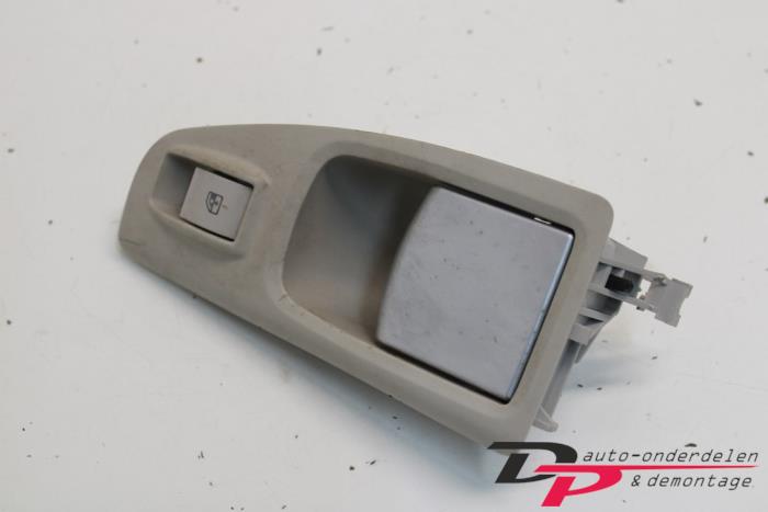 Usados Interruptor de ventanilla eléctrica Fiat Idea (350AX) 1.4 16V Precio € 8,50 Norma de margen ofrecido por DP Auto-onderdelen & Demontage