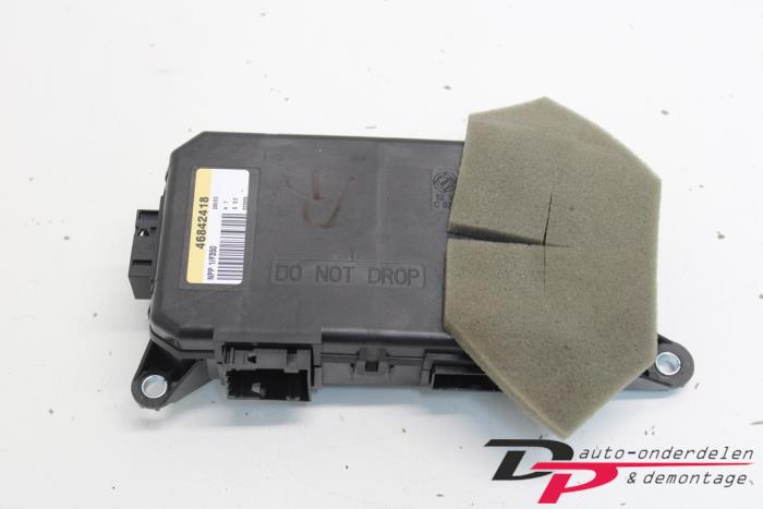 Używane Modul centralnego zamka Fiat Idea (350AX) 1.4 16V Cena € 25,50 Procedura marży oferowane przez DP Auto-onderdelen & Demontage
