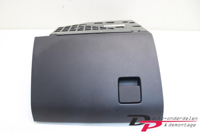 Begagnade Handskfack Opel Vectra C GTS 2.2 DIG 16V Pris € 19,55 Marginaltabell erbjuds av DP Auto-onderdelen & Demontage