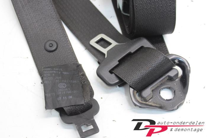 Front seatbelt, right from a Opel Corsa D 1.0 2008