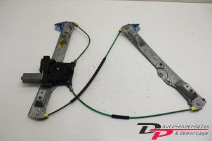 Usagé Lève vitre électrique avant gauche Opel Corsa D 1.0 Prix € 13,00 Règlement à la marge proposé par DP Auto-onderdelen & Demontage