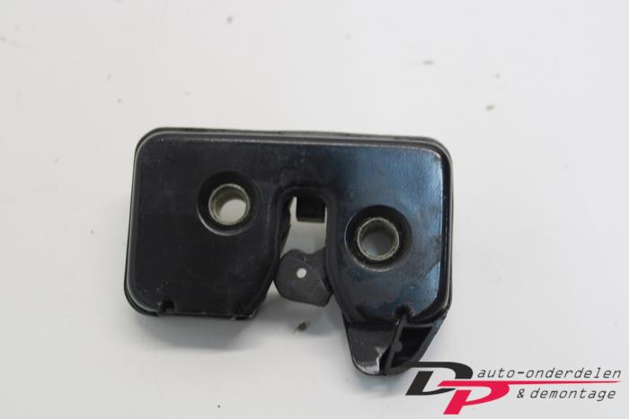 Tailgate lock mechanism from a Seat Arosa (6H1) 1.4 MPi 1998