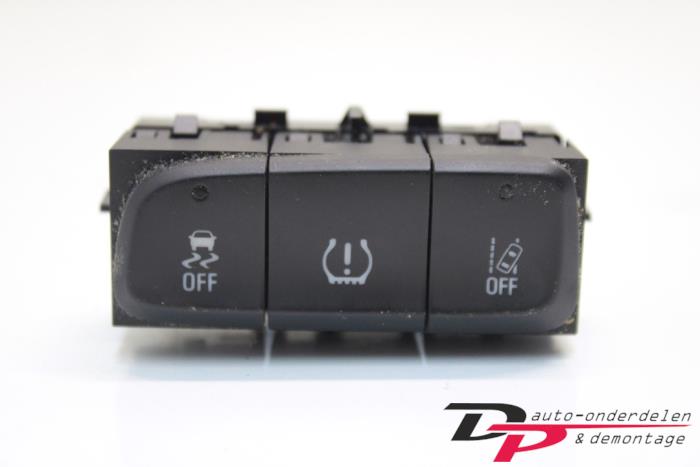 Używane Przelacznik ESP Opel Crossland (X) 1.2 Turbo 12V Cena € 6,12 Procedura marży oferowane przez DP Auto-onderdelen & Demontage