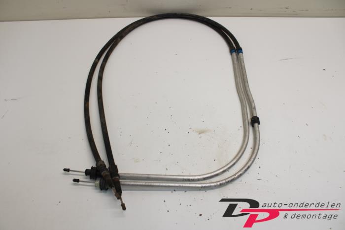 Usagé Câble frein à main Opel Crossland (X) 1.2 Turbo 12V Prix € 13,60 Règlement à la marge proposé par DP Auto-onderdelen & Demontage