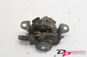 Used Bonnet lock mechanism Daihatsu Cuore (L251/271/276) 1.0 12V DVVT Price € 10,00 Margin scheme offered by DP Auto-onderdelen & Demontage
