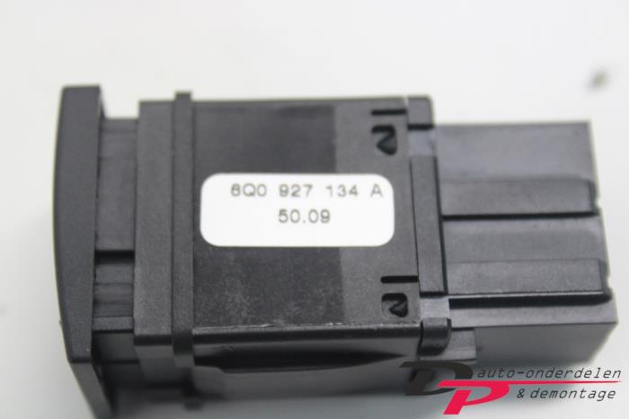 ESP switch from a Volkswagen Polo IV (9N1/2/3) 1.2 2009