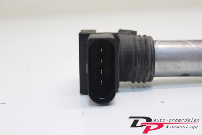 Zündspule van een Volkswagen Polo IV (9N1/2/3) 1.2 2009