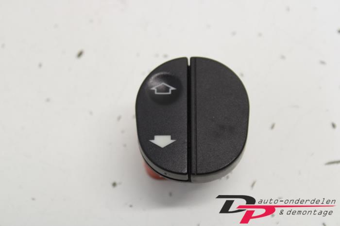 Usados Interruptor de ventanilla eléctrica Ford Fusion 1.4 16V Precio € 4,95 Norma de margen ofrecido por DP Auto-onderdelen & Demontage