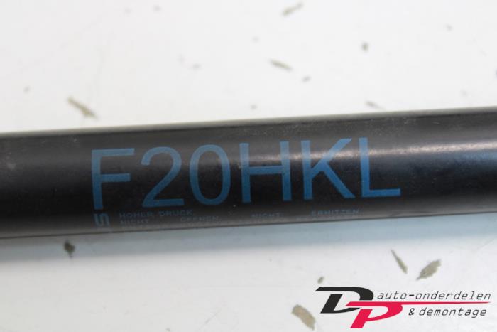 Kit amortisseur gaz hayon d'un BMW 1 serie (F20) 114d 1.6 16V 2014