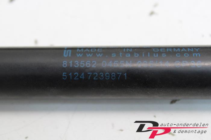Zestaw amortyzatorów gazowych tylnej klapy z BMW 1 serie (F20) 114d 1.6 16V 2014