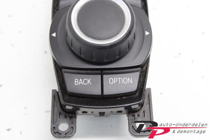 I-Drive knob from a BMW 1 serie (F20) 114d 1.6 16V 2014