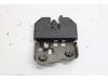 Rear seat lock from a BMW 3 serie (E46/4), 1997 / 2005 320i 24V, Saloon, 4-dr, Petrol, 2.171cc, 125kW (170pk), RWD, M54B22; 226S1, 2001-08 / 2005-03, ET15; ET16; EV11; EV12; EV13; EV18 2004