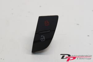 Used Central locking switch Audi Q7 (4LB) 3.0 TDI V6 24V Price € 10,00 Margin scheme offered by DP Auto-onderdelen & Demontage