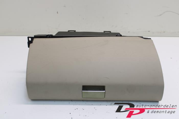 Begagnade Handskfack Mercedes A (W169) 2.0 A-180 CDI 16V 5-Drs. Pris € 14,87 Marginaltabell erbjuds av DP Auto-onderdelen & Demontage