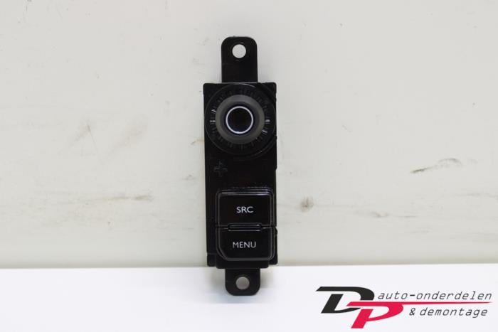 Multi-media control unit Peugeot 208 I 1.2 Vti 12V PureTech 82 ...