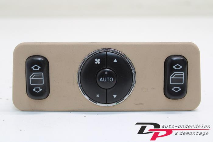 Usados Interruptor de ventanilla eléctrica Mercedes ML I (163) 270 2.7 CDI 20V Precio € 12,75 Norma de margen ofrecido por DP Auto-onderdelen & Demontage