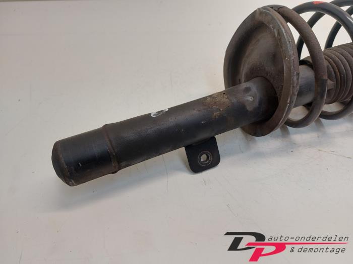 Front shock absorber rod, right from a Peugeot 306 (7A/C/S) 1.4 2000