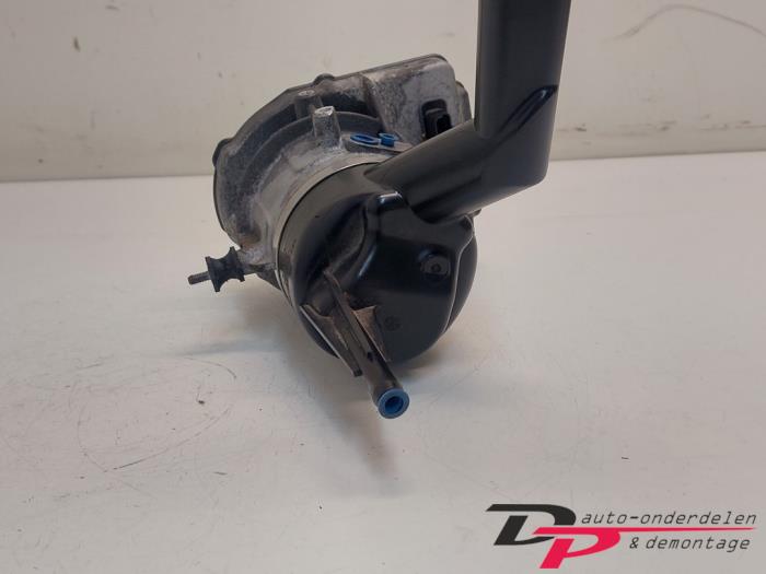 Power steering pump from a Peugeot 308 SW (4E/H) 1.6 16V THP 150 2008