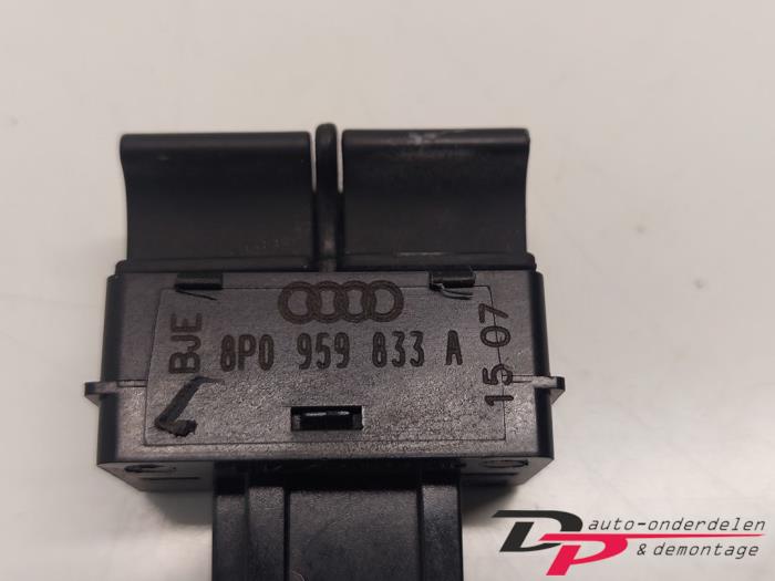 Tank cap cover switch from a Audi TT Roadster (8J9) 2.0 TFSI 16V 2007