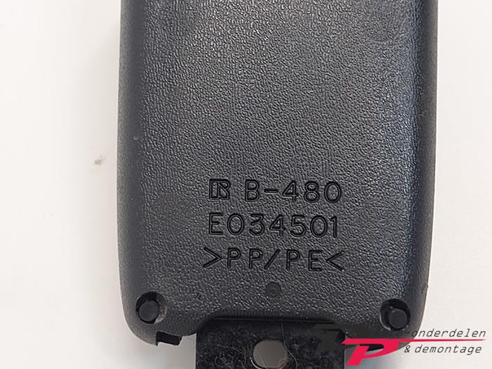 Front seatbelt buckle, right from a Toyota Aygo (B10) 1.0 12V VVT-i 2006