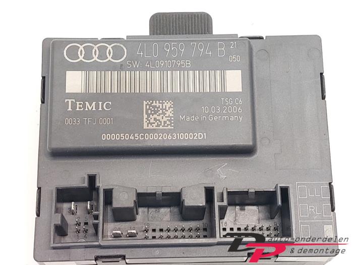 Central door locking module from a Audi Q7 (4LB) 3.0 TDI V6 24V 2006