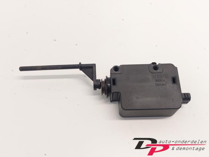 Fuel tank cap lock