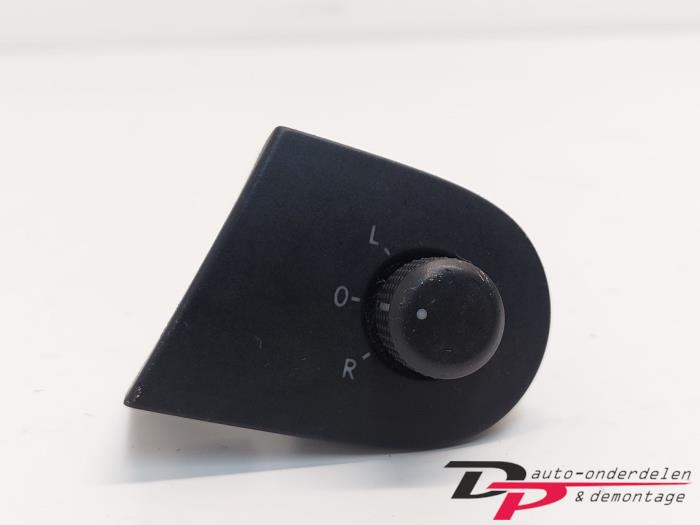 Usados Interruptor de retrovisor Volkswagen Sharan (7M8/M9/M6) 2.8 V6 24V Precio € 8,50 Norma de margen ofrecido por DP Auto-onderdelen & Demontage