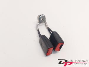 Usagé Insertion ceinture de sécurité arrière gauche Seat Ibiza IV SC (6J1) 1.4 16V Prix € 8,00 Règlement à la marge proposé par DP Auto-onderdelen & Demontage