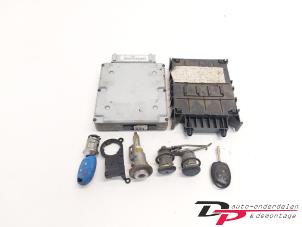 Używane Stacyjka + sterownik Ford Fiesta 4 1.6 16V Cena € 80,00 Procedura marży oferowane przez DP Auto-onderdelen & Demontage