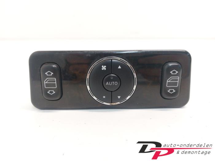 Usados Interruptor de ventanilla eléctrica Mercedes ML I (163) 270 2.7 CDI 20V Precio € 15,00 Norma de margen ofrecido por DP Auto-onderdelen & Demontage