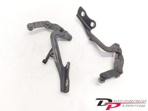 Used Bonnet Hinge Ford S-Max (GBW) 2.0 16V Price € 20,00 Margin scheme offered by DP Auto-onderdelen & Demontage