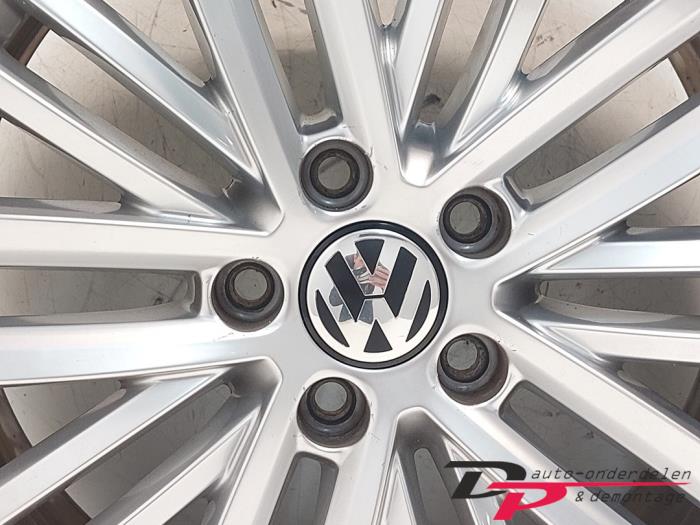 Wheel from a Volkswagen Tiguan (5N1/2) 1.4 TSI 16V 2014