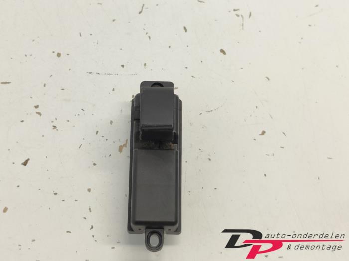 Electric window switch from a Mazda 2 (DE) 1.3 16V S-VT High Power 2007