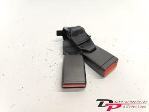 Used Rear seatbelt buckle, right Peugeot 208 I (CA/CC/CK/CL) 1.4 HDi Price € 14,00 Margin scheme offered by DP Auto-onderdelen & Demontage
